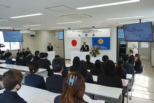 令和7年度入学式を挙行しました🌸
専門学生、高校生がそれぞれの夢を抱えながら本校に入学してくれました。
これからの日々にワクワクしたり、時には不安も感じることもあるかもしれませんが、教職員一同でサポートしますので、一緒に夢に向かって頑張りましょう✊️

#晃陽学園　#気仙沼リアス調理製菓専門学校　#晃陽学園高等学校　#調理師　#製菓衛生師　#通信制高校　#自由登校コース　#入学式　#夢への第一歩